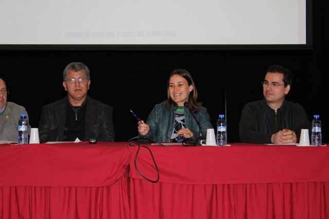 La Sra. Montserrat Pedret, regidora de Turisme de Móra la Nova, fa el parlament d'acollida als membres assembleistes.