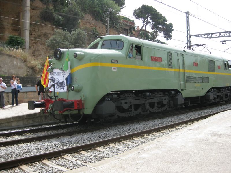 La 7702 a punt de sortir de Molins de Rei cap a Martorell 