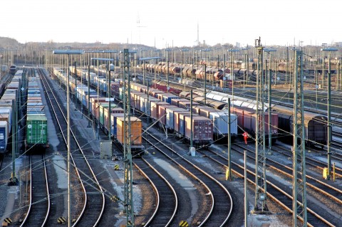 KN_playa_trenes_contenedores-1-e1296550417795