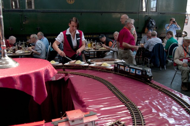 Parc del Ferrocarril d'Augsburg. El tren ens porta el dinar.