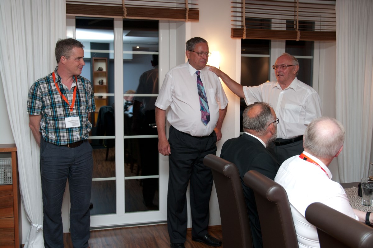 Els Srs. Peter Briegel, Jürgen Berghäuser i Scott Rankin en els parlaments de cloenda.