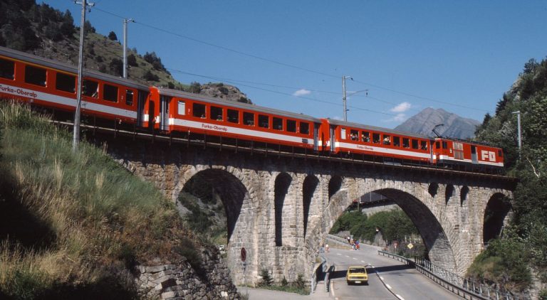 1280px-Swiss_rail_FO_3972_Deh_4_4II