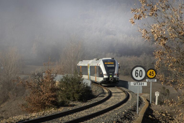 LO TREN LLEIDA LA POBLA NOUS LOGOS VERDS