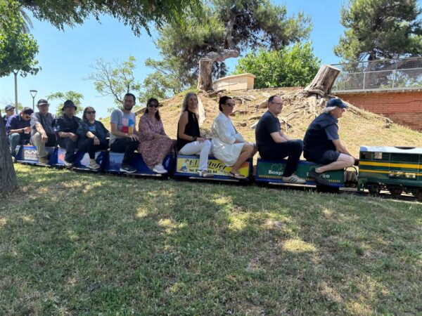 2f195a51-1303-4c82-ac19-527a49d41963